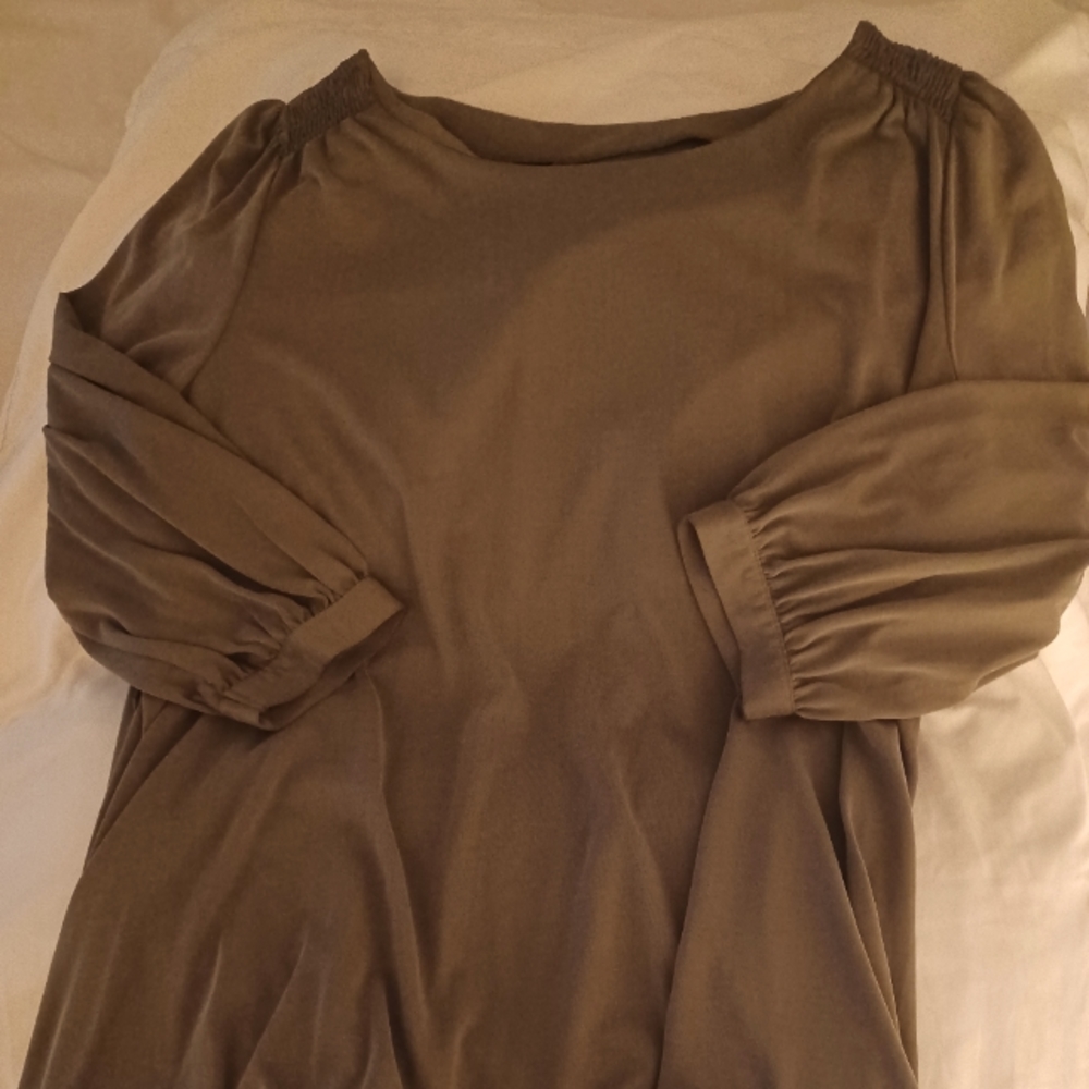 Size medium olive green slinky